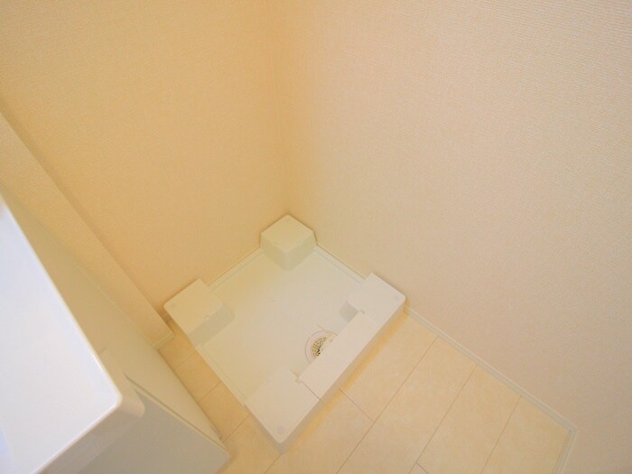 物件内観写真16　(洗濯機置場)