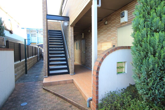 物件外観写真5　(エントランス部分)