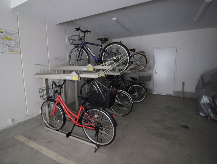 物件外観写真3　(駐輪場)