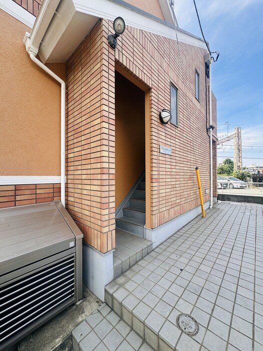 物件外観写真2　(エントランス部分)