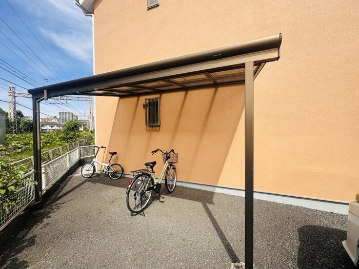 物件外観写真4　(駐輪場)