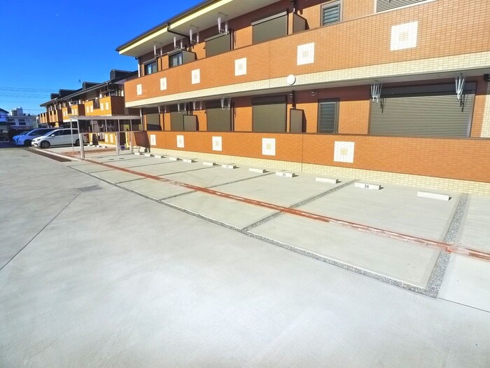 物件外観写真5　(駐車場)