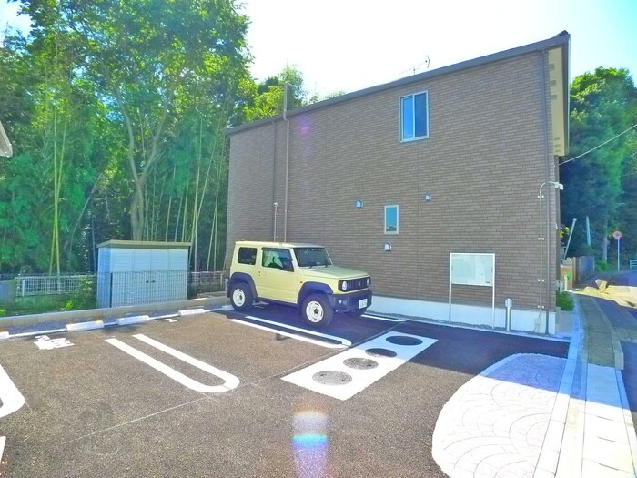 物件外観写真3　(駐車場)