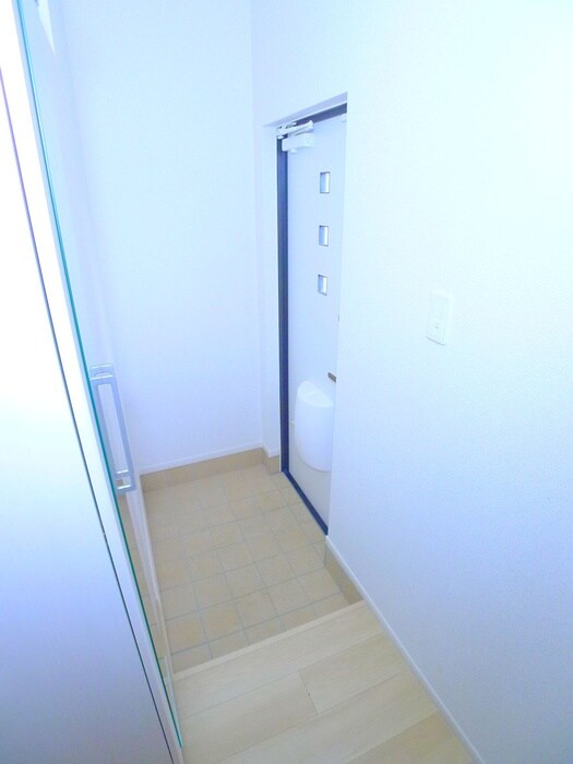 物件内観写真16　(玄関)