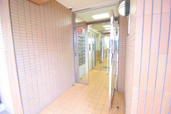 物件外観写真2　(エントランス部分)