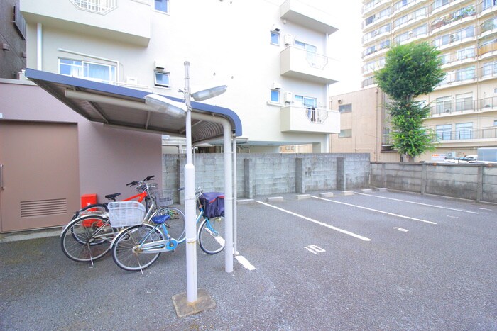 物件外観写真6　(駐車場)