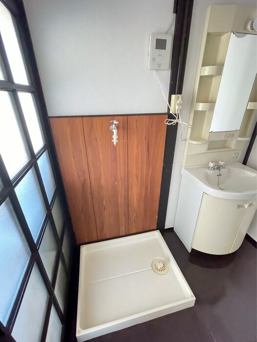 物件内観写真16　(洗濯機置場)