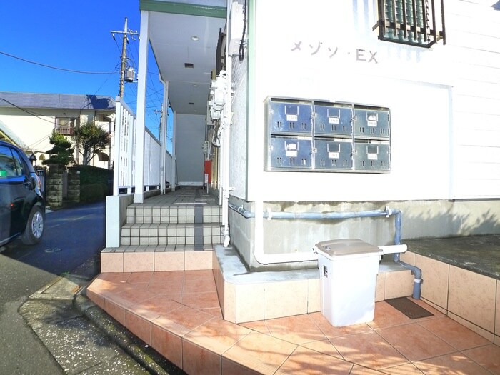 物件外観写真3　(エントランス部分)