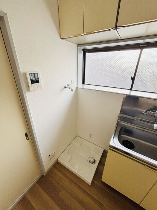 物件内観写真16　(洗濯機置場)