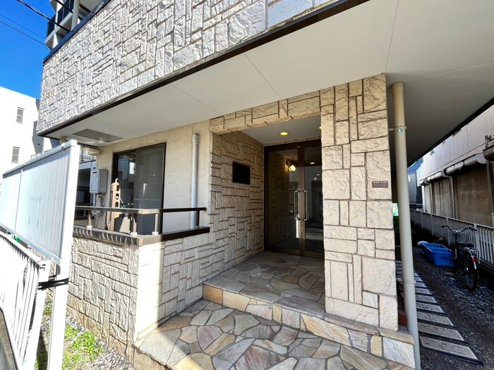 物件外観写真6　(エントランス部分)