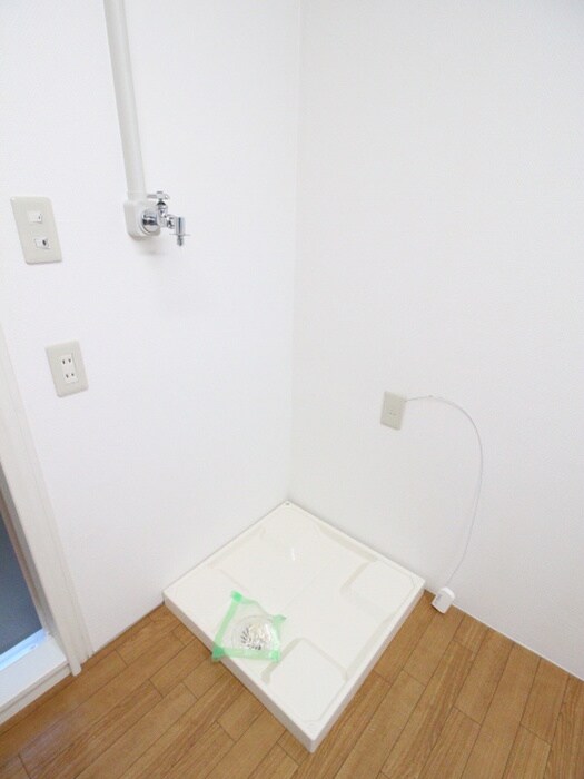 物件内観写真12　(洗濯機置場)