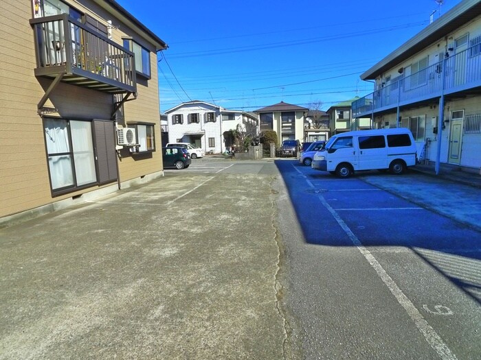 物件外観写真4　(駐車場)