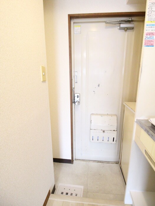 物件内観写真12　(玄関)