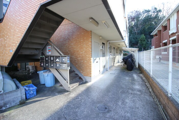 物件外観写真6　(エントランス部分)