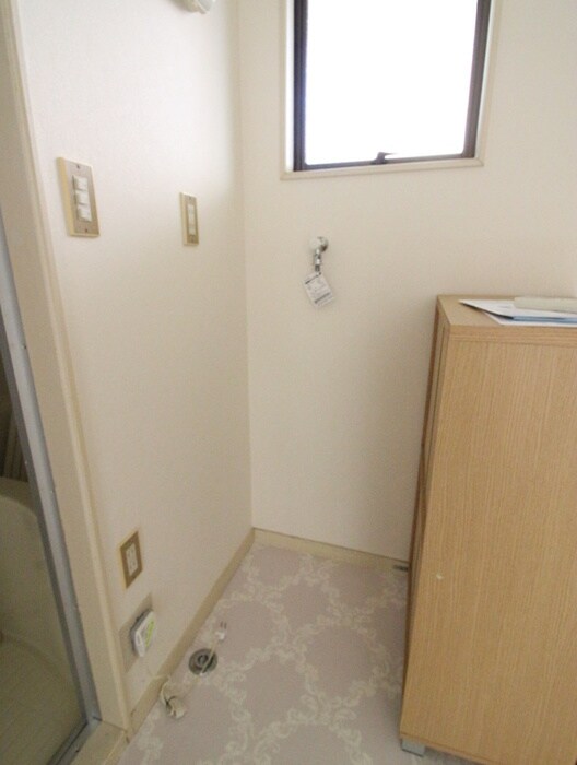 物件内観写真13　(洗濯機置場)