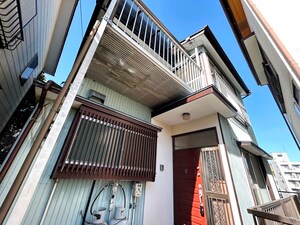 駅の見える家外観写真