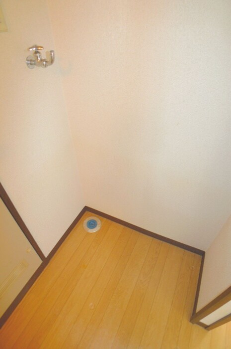 物件内観写真12　(洗濯機置場)