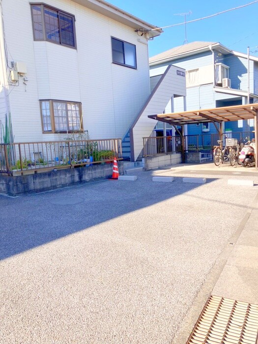 物件外観写真3　(駐車場)
