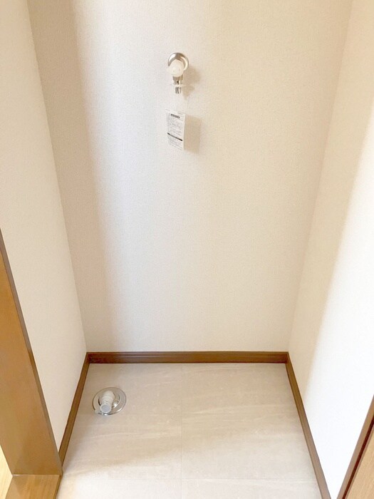 物件内観写真16　(洗濯機置場)
