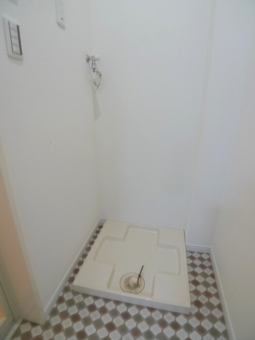 物件内観写真12　(洗濯機置場)