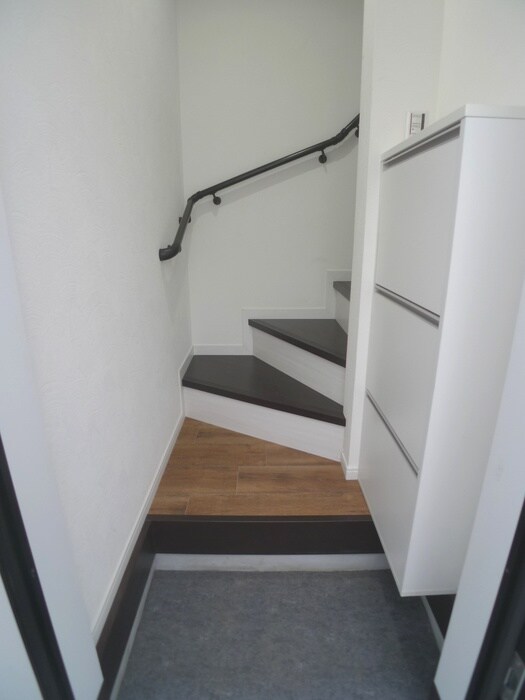 物件内観写真16　(玄関)