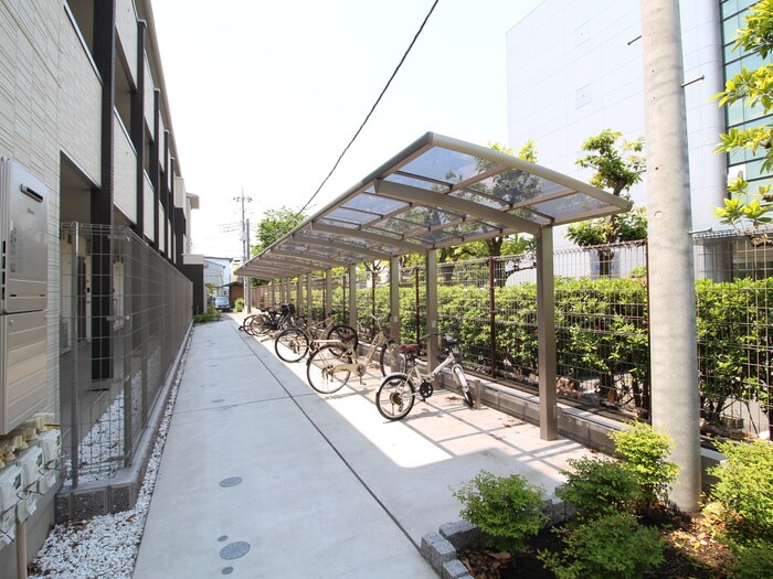 物件外観写真4　(駐輪場)