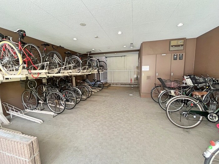 物件外観写真5　(駐輪場)