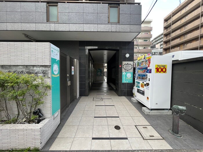 物件外観写真2　(エントランス部分)