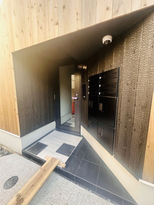物件外観写真2　(エントランス部分)