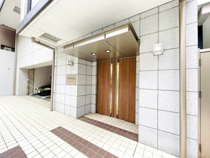 物件外観写真2　(エントランス部分)