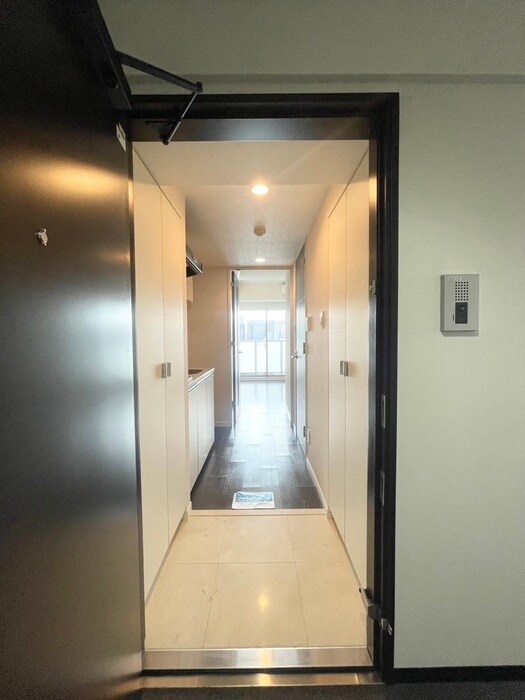 物件内観写真13　(玄関)