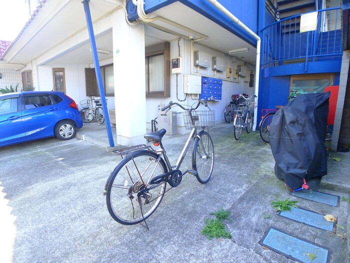 物件外観写真4　(駐輪場)