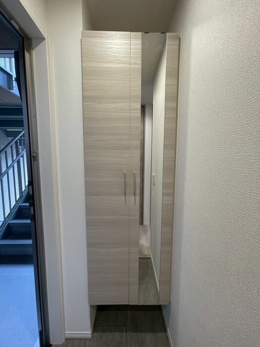 物件内観写真13　(玄関)