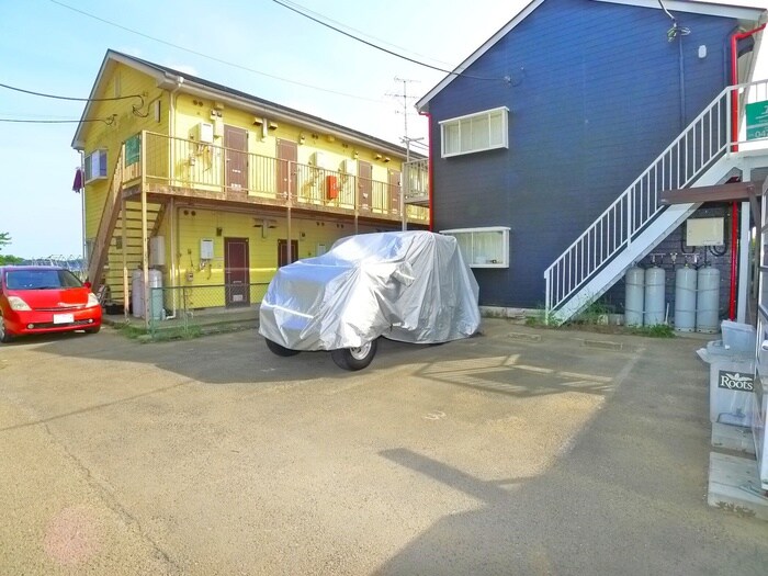 物件外観写真2　(駐車場)