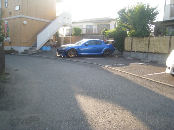 物件外観写真3　(駐車場)