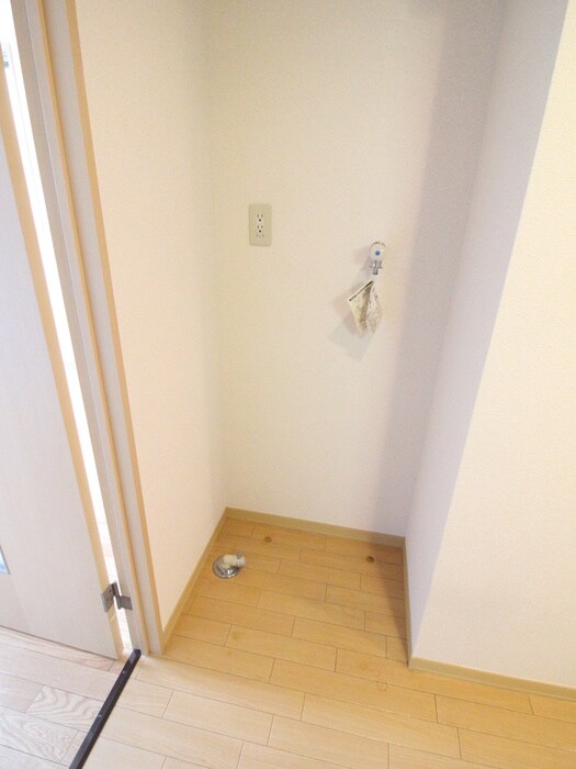 物件内観写真11　(洗濯機置場)
