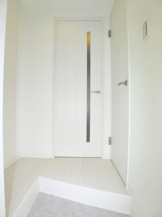 物件内観写真7　(玄関)