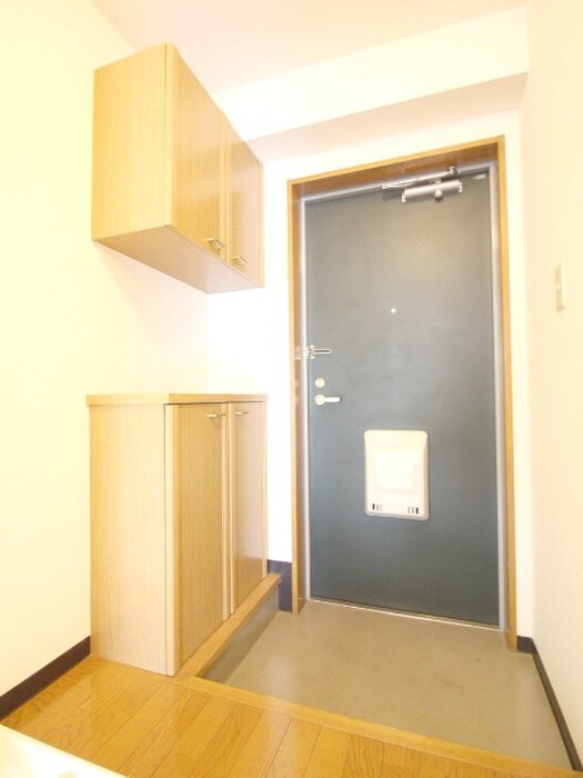 物件内観写真6　(玄関)