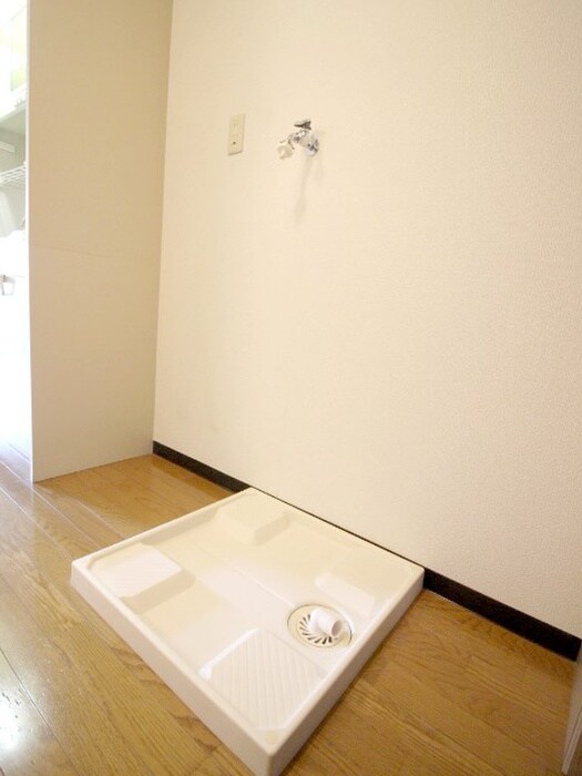 物件内観写真18　(洗濯機置場)