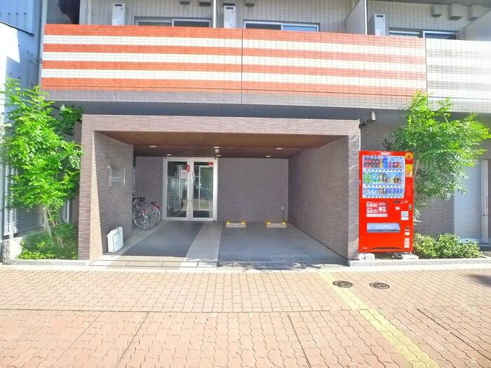 物件外観写真2　(エントランス部分)