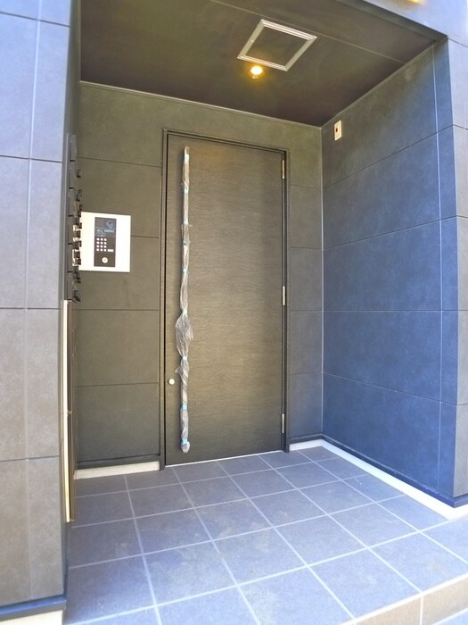 物件外観写真5　(エントランス部分)