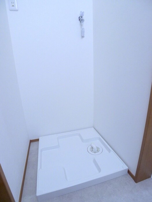 物件内観写真14　(洗濯機置場)