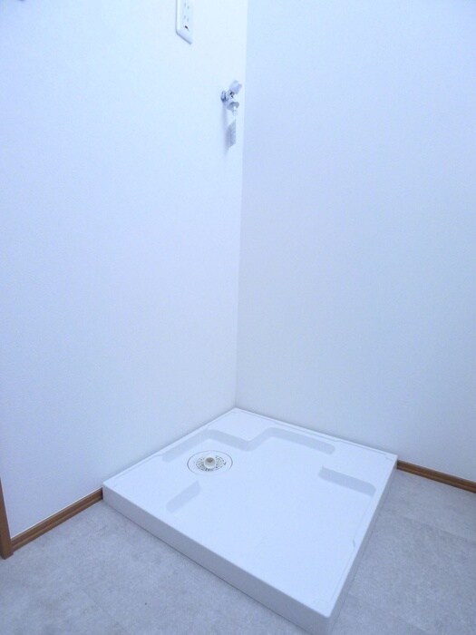 物件内観写真14　(洗濯機置場)