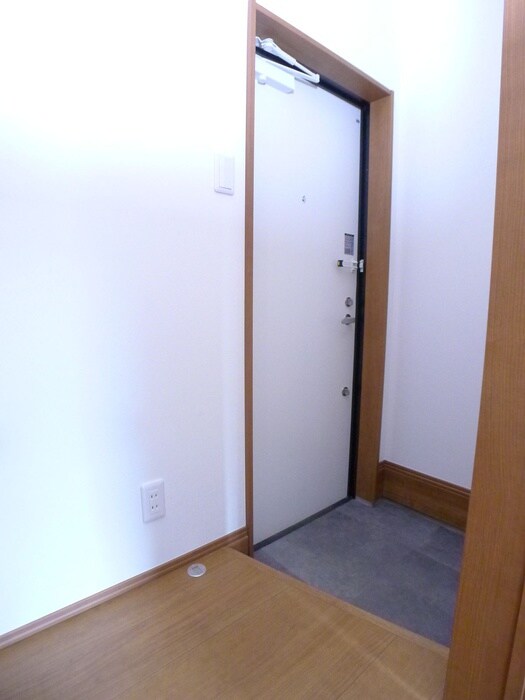 物件内観写真16　(玄関)