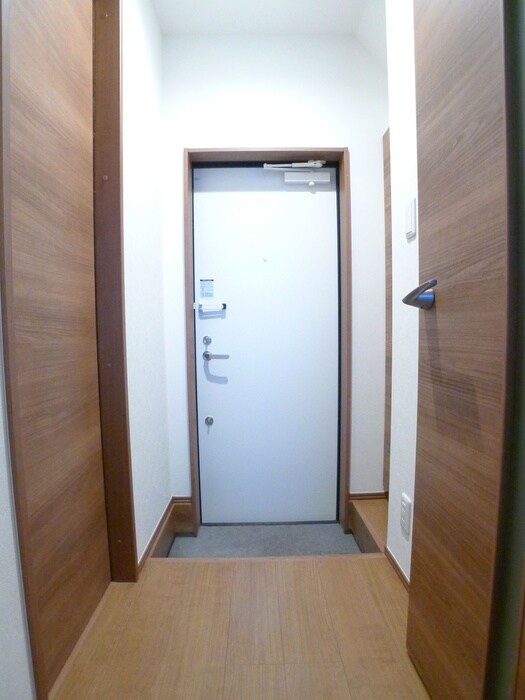 物件内観写真16　(玄関)