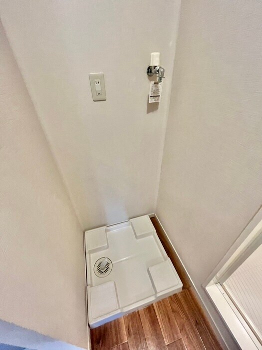 物件内観写真12　(洗濯機置場)