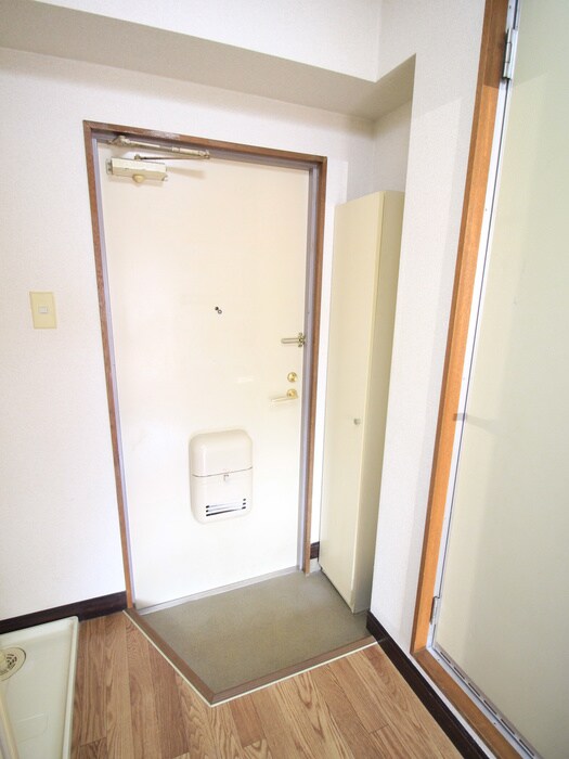 物件内観写真11　(玄関)