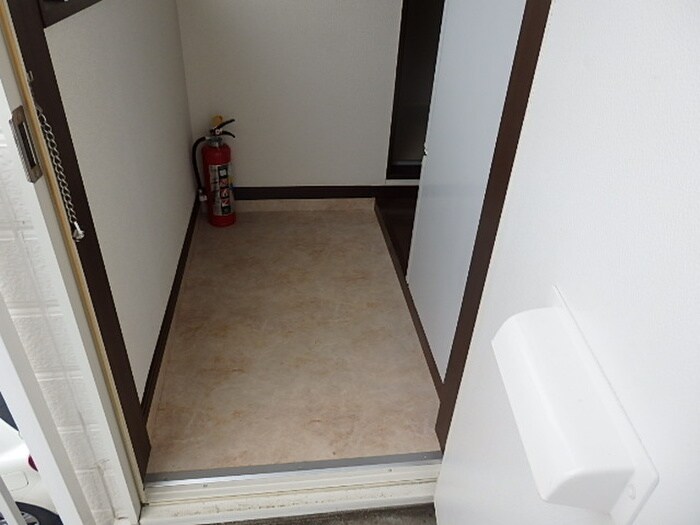 物件内観写真7　(玄関)