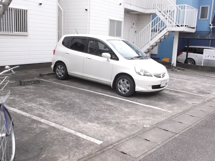 物件外観写真4　(駐車場)