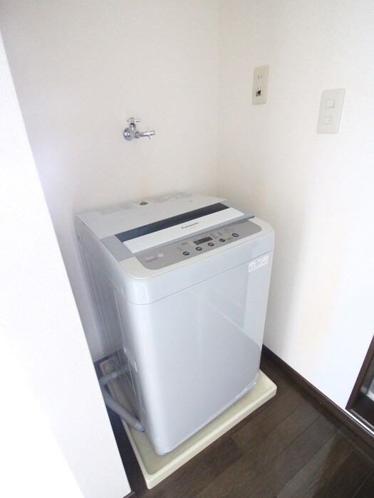 物件内観写真10　(洗濯機置場)